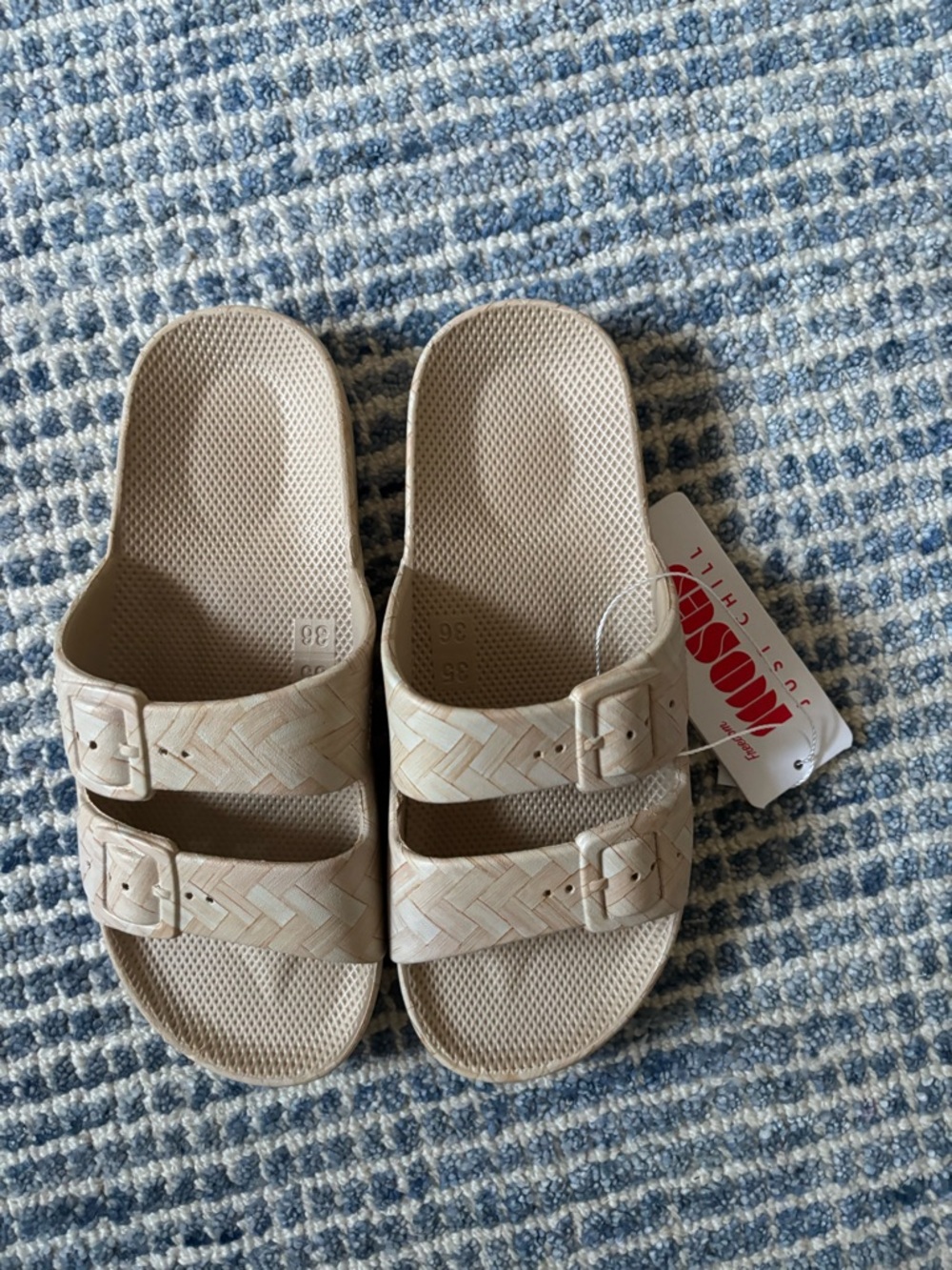 NWT size 36 Freedom Moses Two Band Slides in Bali Sands - Picture 2 of 3